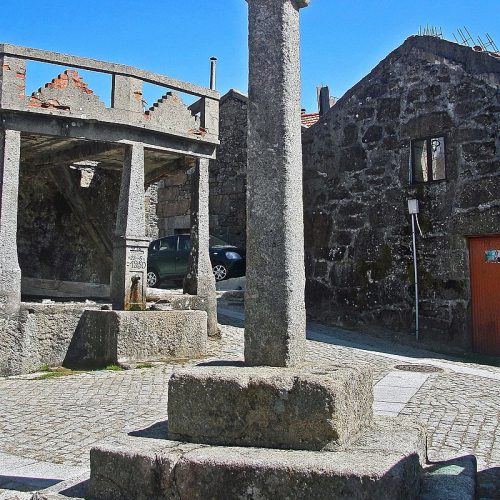 800px-Pelourinho_de_Campo_Benfeito_-_Portugal_(49804490583)_(cropped) 800px-Pelourinho_de_Campo_Benfeito_-_Portugal_(49804490583)_(cropped)