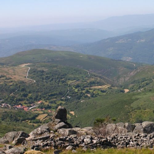 Ruínas da Muralha – Serra do Montemuro Ruínas da Muralha - Serra do Montemuro